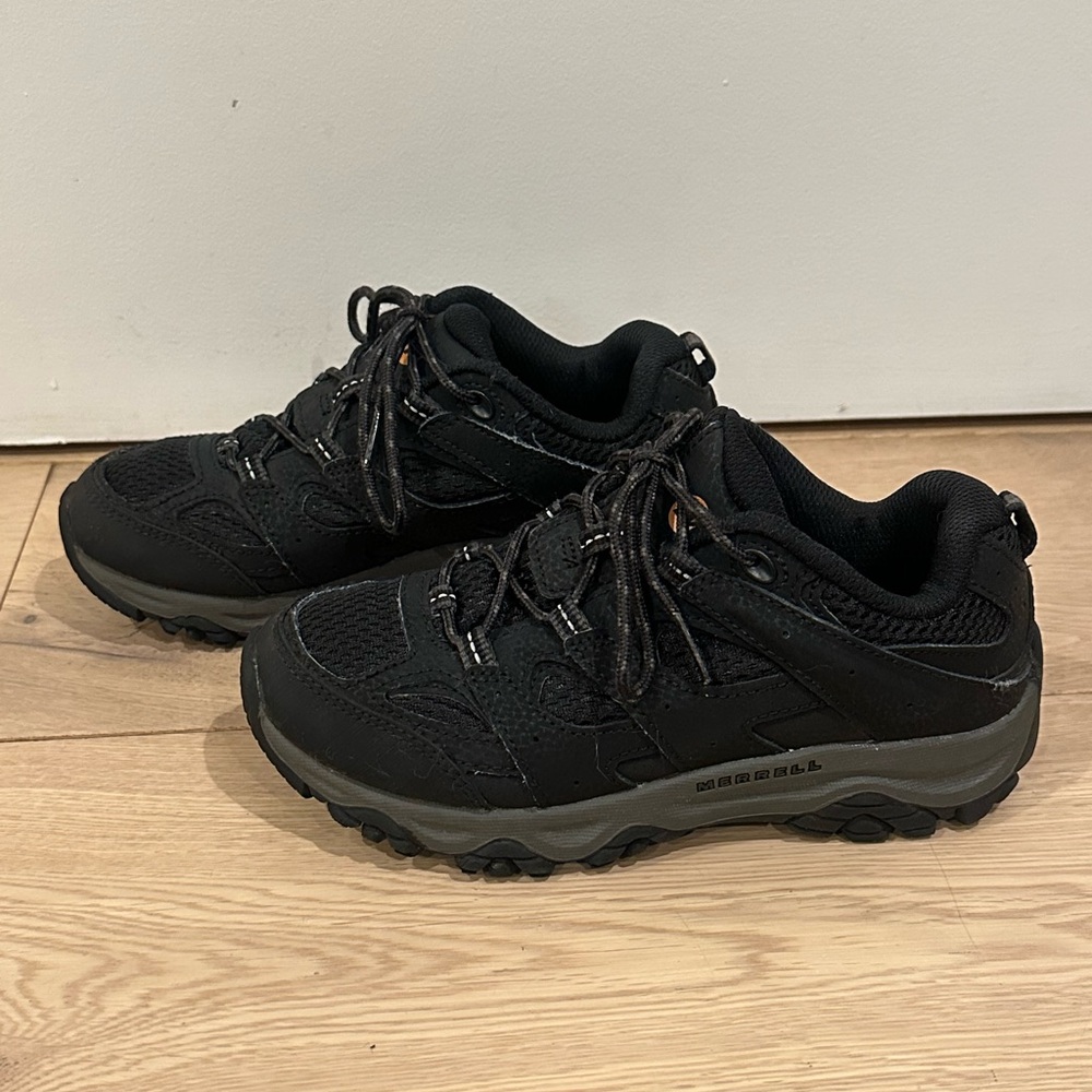 Merrell Kid’s Black Hiking Shoes - 2.5